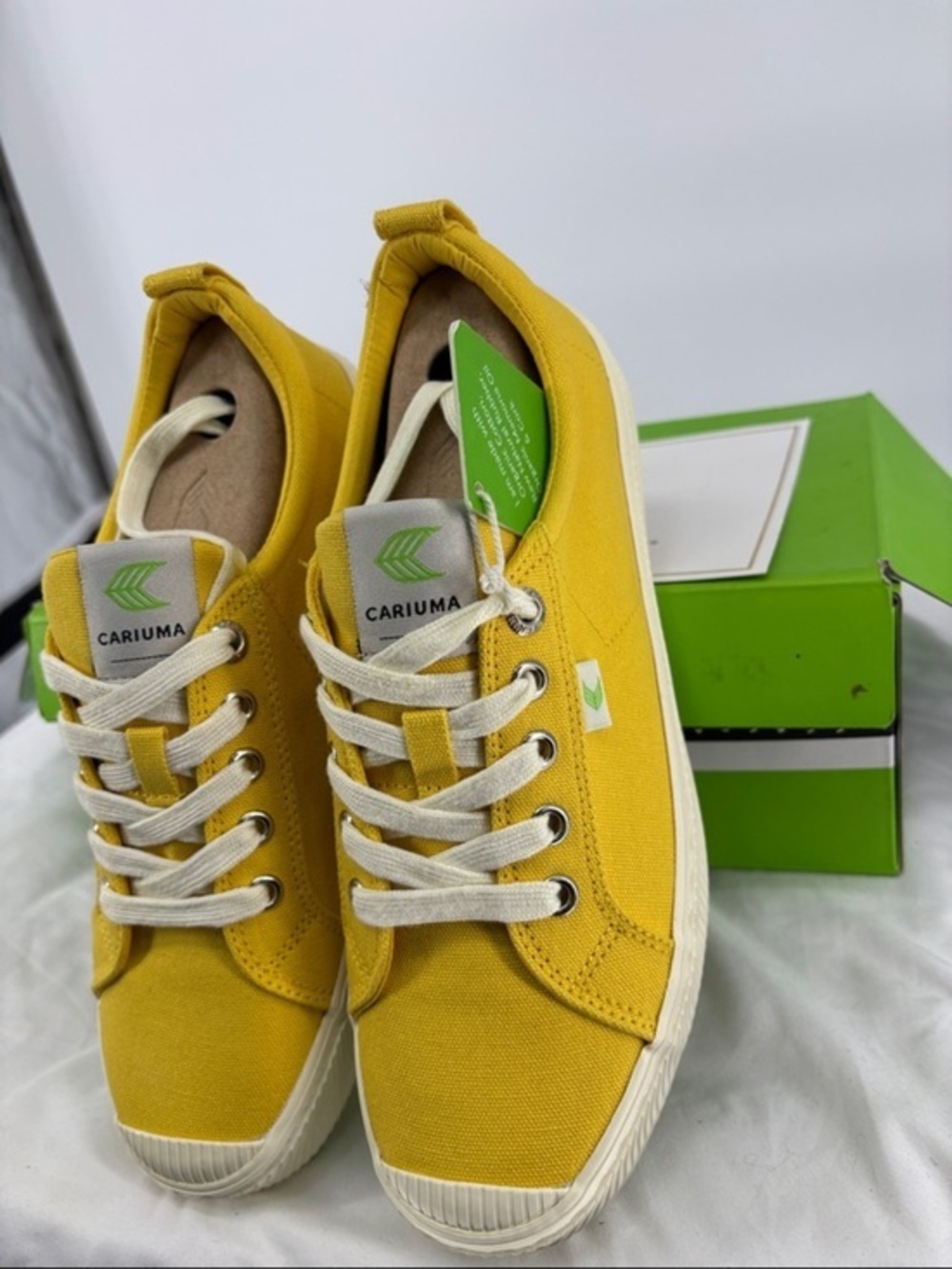 Cariuma The Oca Yellow memory foam  canvas lace up Sneakers shoes
